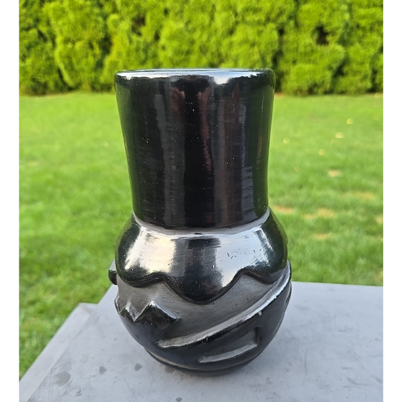 Santa Clara Pueblo Blackware Pottery Signed Madeline T. 7.2" Avanyu Excellent - Picture 1 of 16